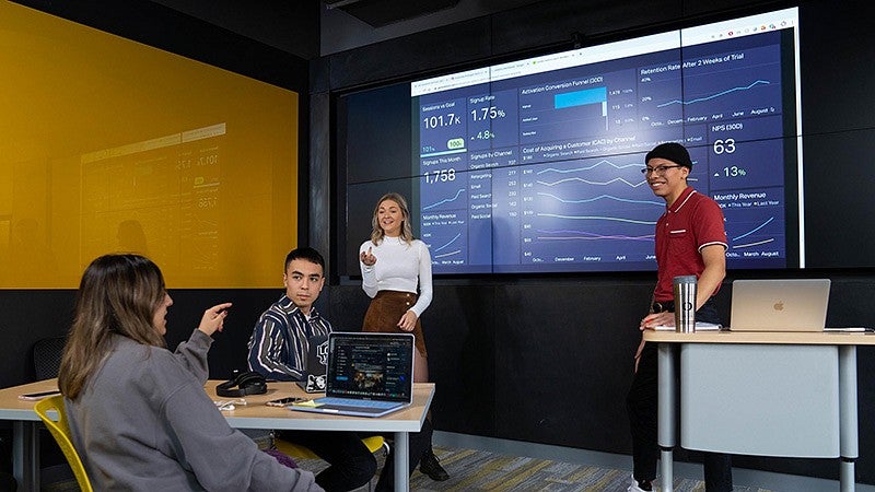 students in the social media lab